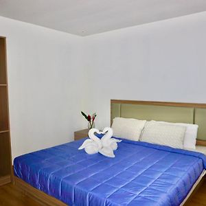 Zimmer mit Kingsize-Bett